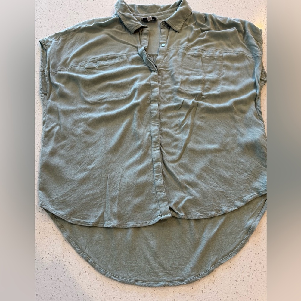 Lucky Brand Blouse Womens Large Sage Green Viscose Boho Preppy Top Blouse Hi Low